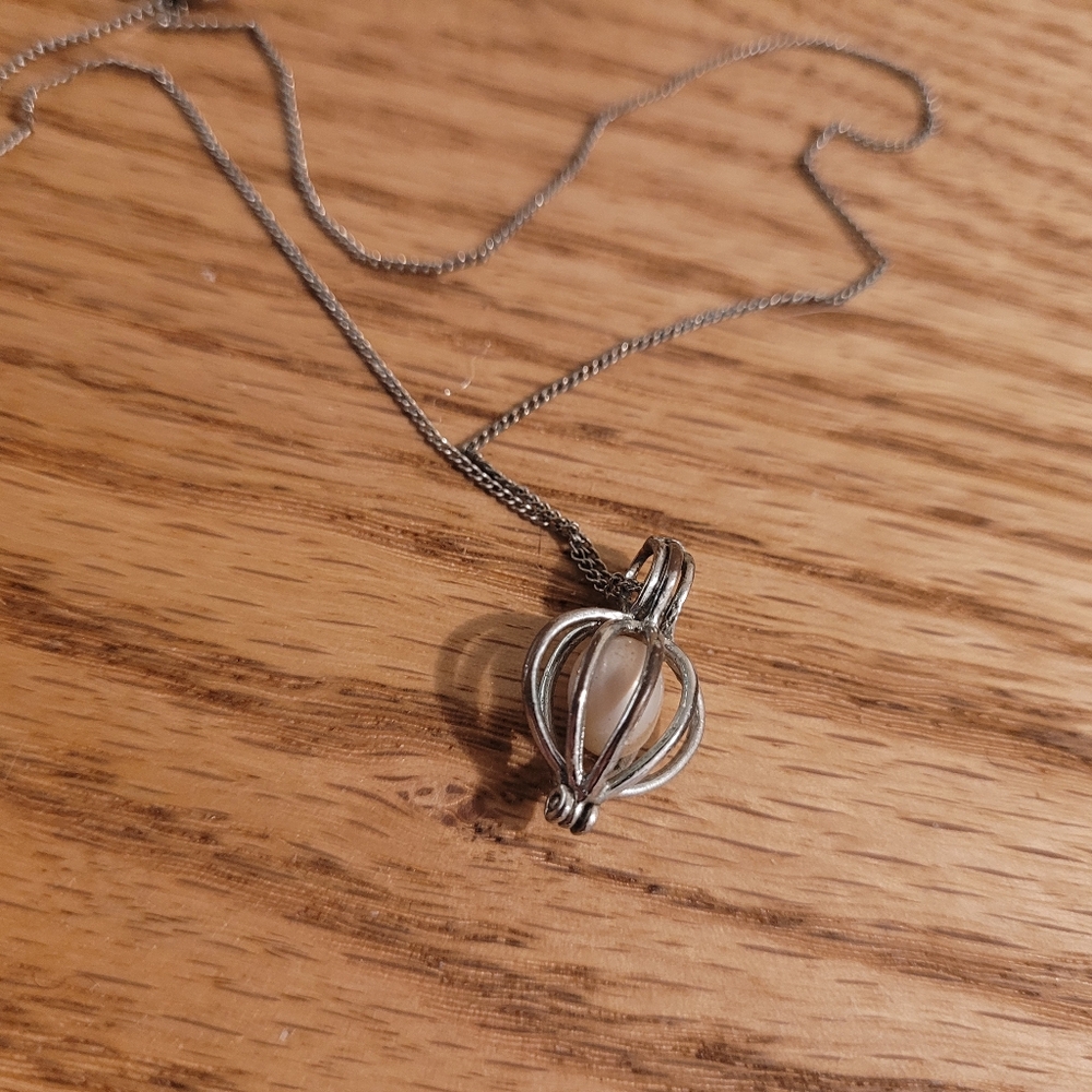 Vintage pearl silver cage necklace